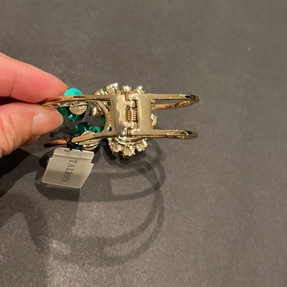 𝅺NWT Talbots Gold Bangle w/ Flower bracelet - Picture 3 of 5